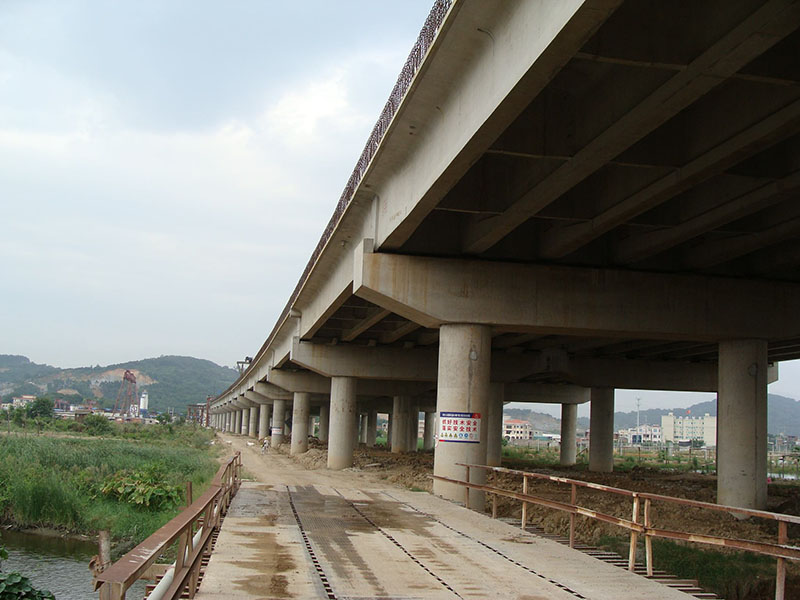 承攬各類(lèi)橋梁工程